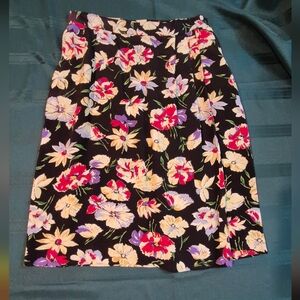 Womens Floral Size 6 Skirt